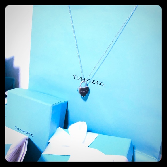 Tiffany & Co. Jewelry - EUC Tiffany & Co. heart pendant necklace 🎀